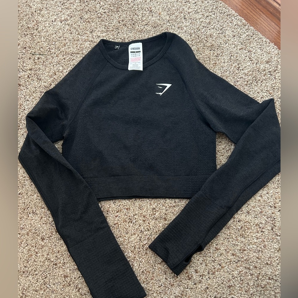 Cropped long sleeve gym shark top